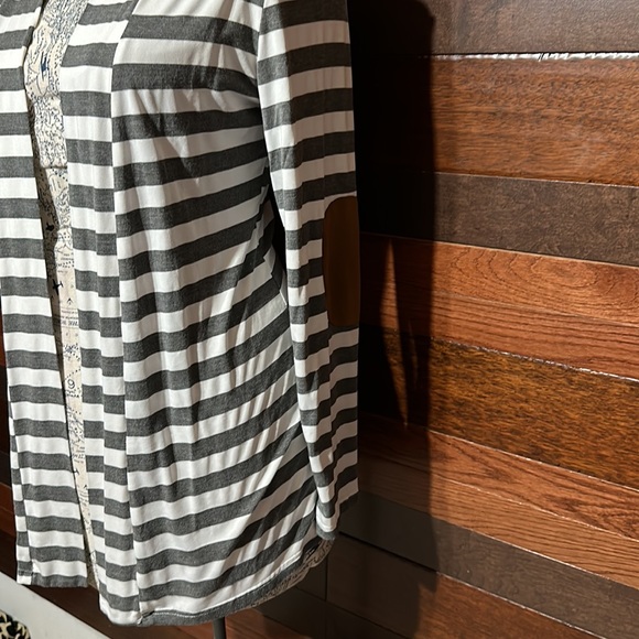 Merry Fun Stretchy Open Front Long Sleeve Gray and White Cardigan - Picture 5 of 10